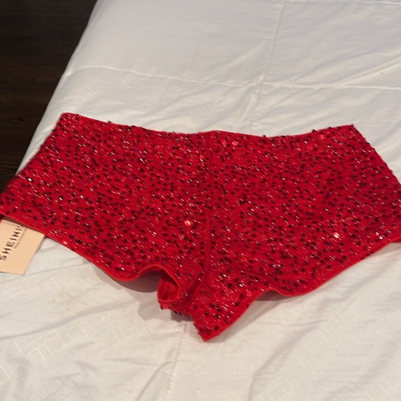 Brand new red shorts so fabulous - Picture 4 of 7